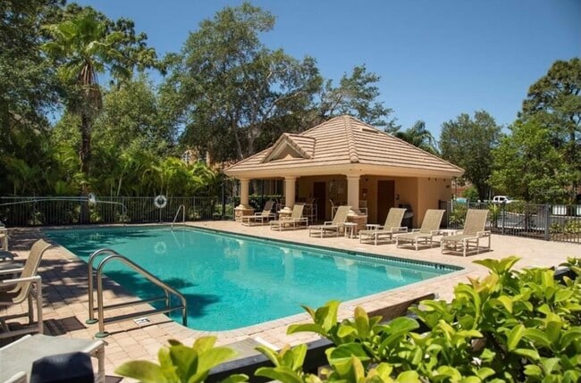 Piscina - 8111 Villa Grande Ct