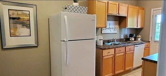 Kitchen - 7333 Amherst Ave Unit 1 West