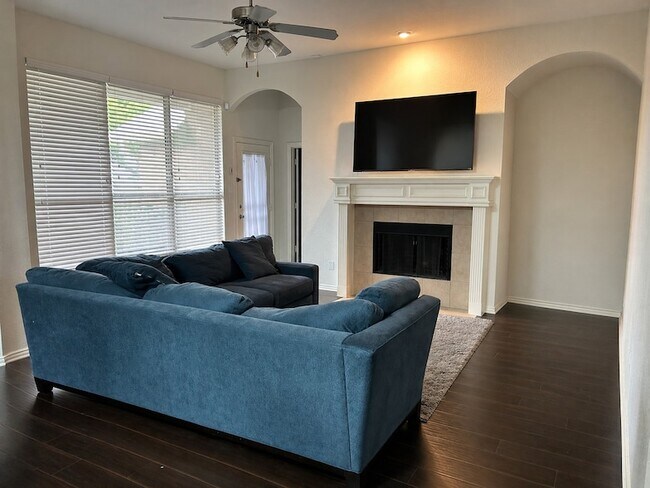 Photo - 1122 Hayworth Ave