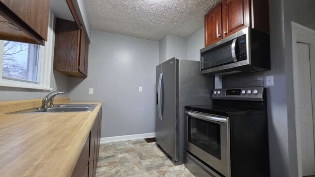 Photo - 530 Fleming Rd