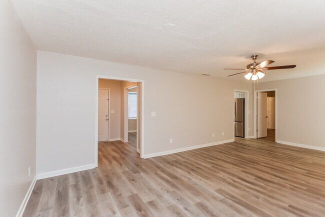 Photo - 796 Greenwood Trail SE