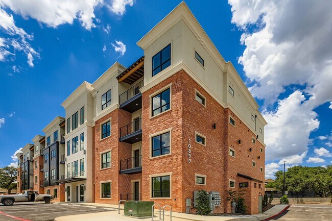 10899 S Hausman, Unit 201