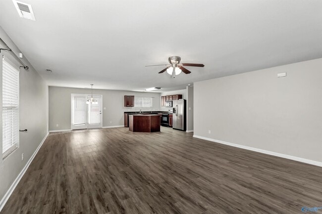 Photo - 325 Kenneth Blvd NW