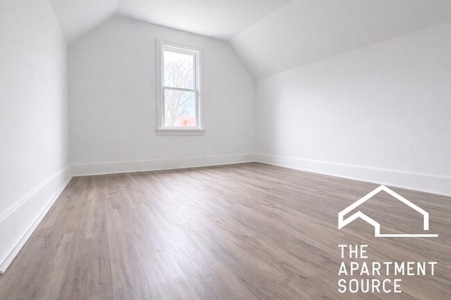 Building Photo - 1626 N Fairfield Ave Unit 3