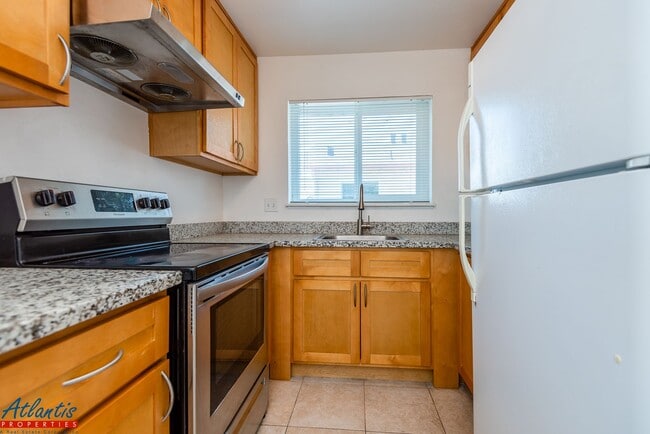 Photo - 1570 Quebec Ct Unit 4