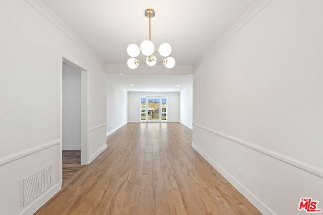 Photo - 1250 N Crescent Heights Blvd Unit 2