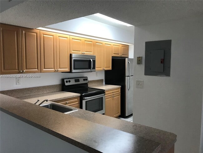 Building Photo - 8580 SW 212th St Unit 307