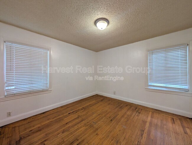 Photo - 500 Warden Ave