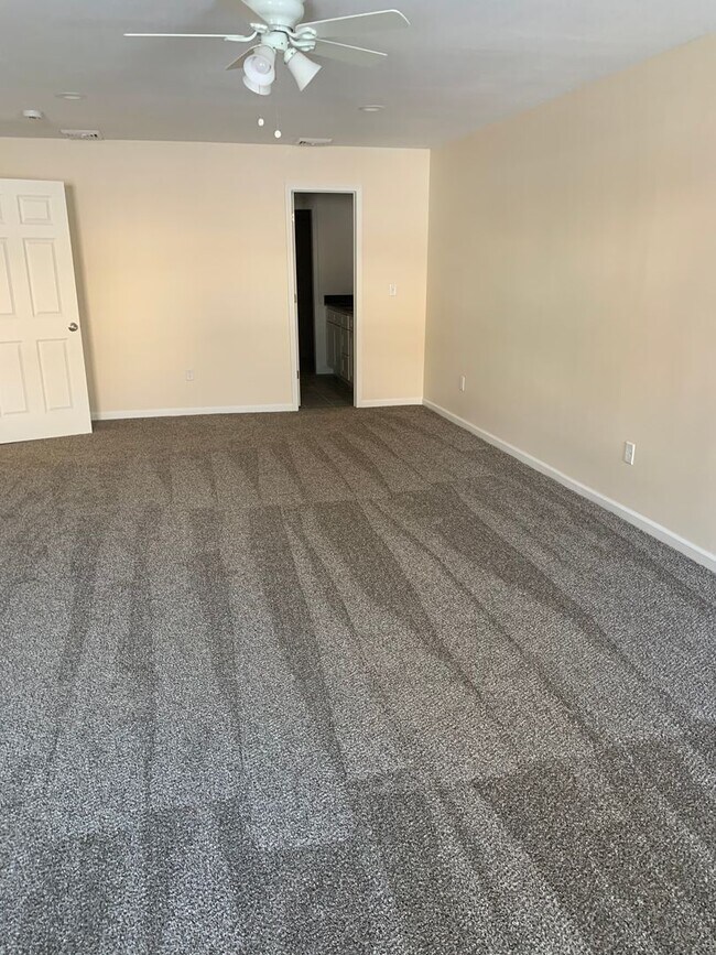 Photo - New Large 2-bedroom Guilford Lake Unidad Hanna Drive Dev. Ltd