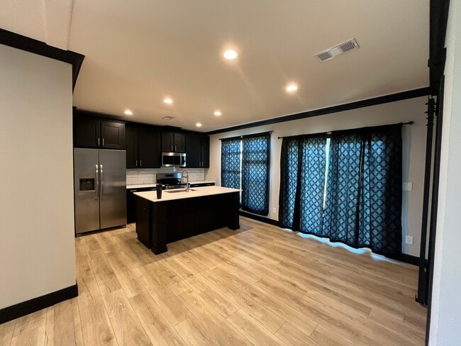 Photo - 1093 Anna Ln