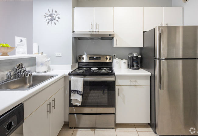 Building Photo - 485 E Ohio St Unit 485 E Ohio Rental