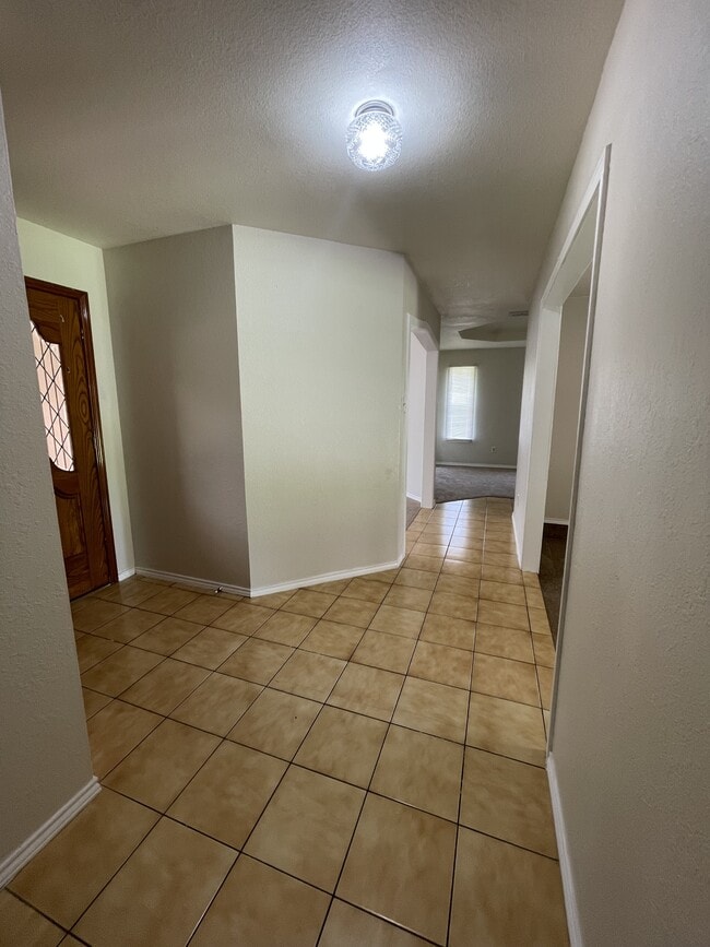 Photo - 1305 S James Cir