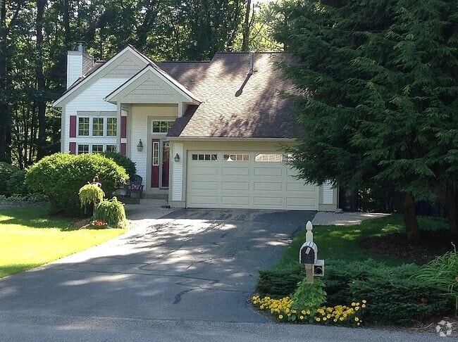Building Photo - 2036 Breeze Dr Rental