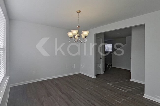 Photo - 301 Hemlock Ct