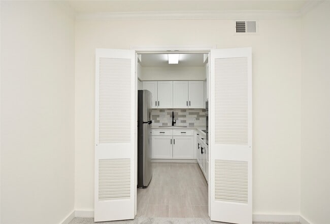 Photo - 2600 Bellefontaine Unit A21