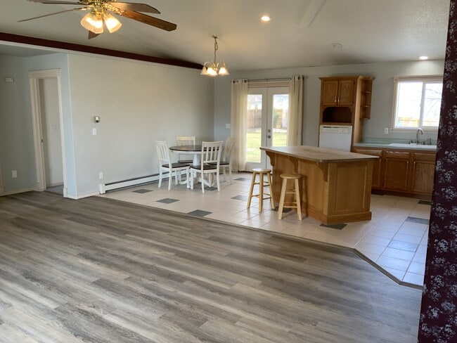 Photo - 401 Breeze Dr