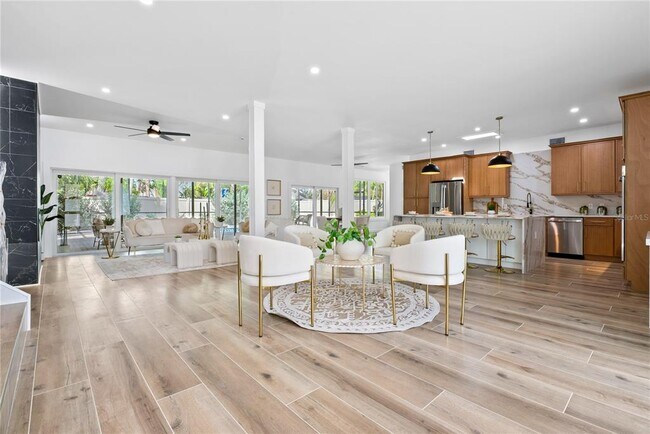 Photo - 4879 Commonwealth Dr
