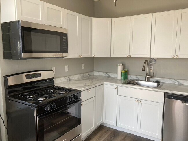 Photo - 6814 Primrose Ave