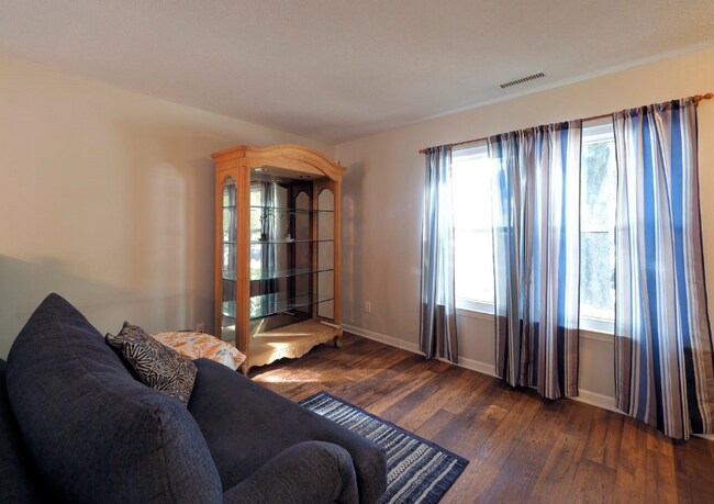 Photo - 4016 Apperson Dr