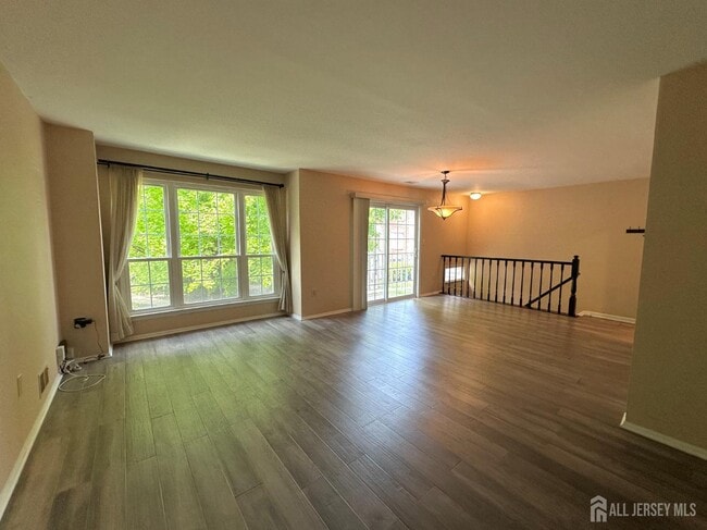 Photo - 214 Sapphire Ln