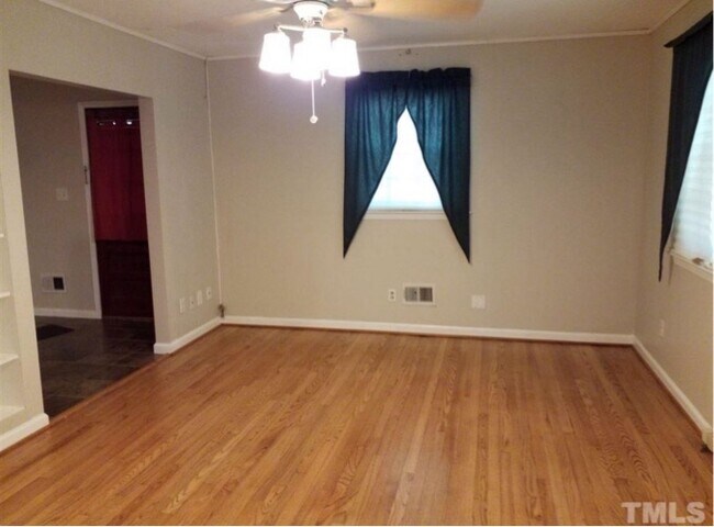 Photo - 604 Maple Ln