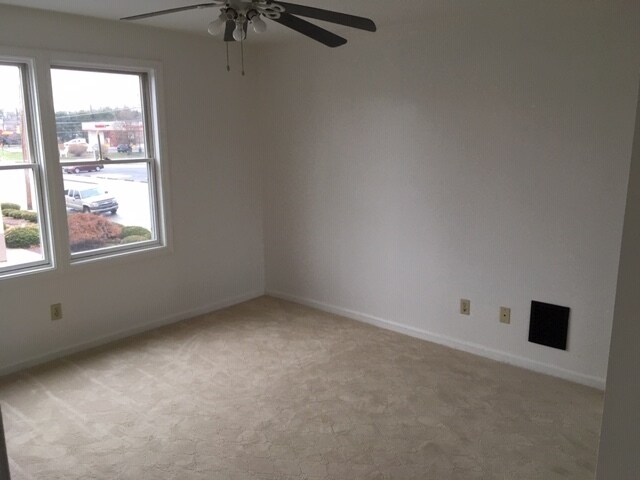Large bedroom, new carpet. - 658 N Hanover St Floor 2