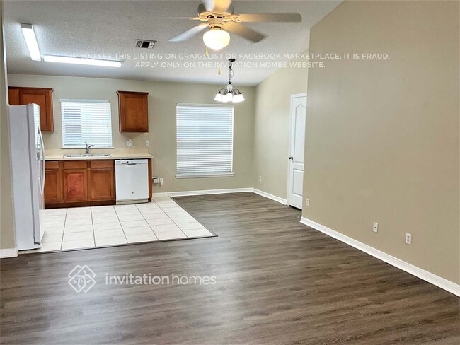 Photo - 186 Earlmont Pl