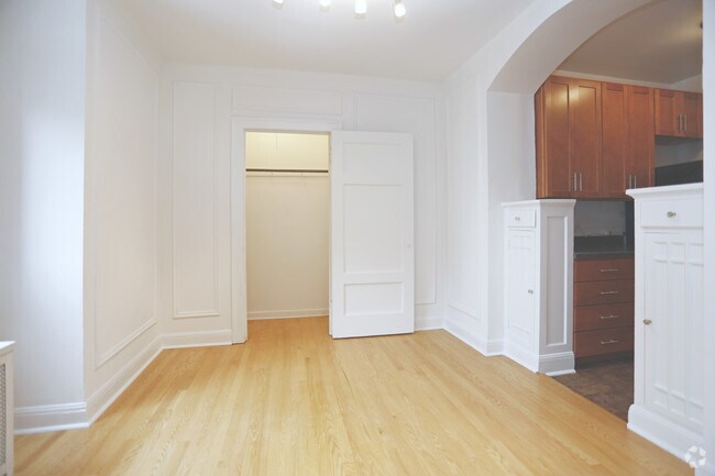 1 BR, 1 BA - dining room - 40 East Oak