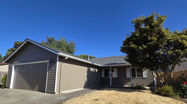 Building Photo - Single level, 3 Bedroom, 2 Bath House on cul-de-sac!