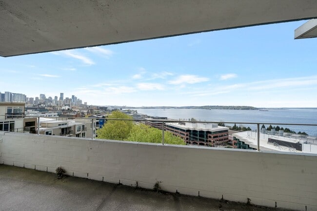 Photo - Stunning Queen Anne south slope condo with parking Unit 701