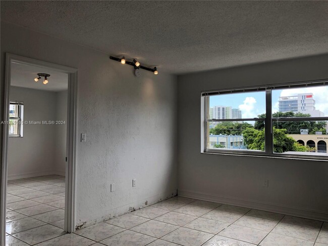 Photo - 444 SW 4th St Condominio Unidad 404