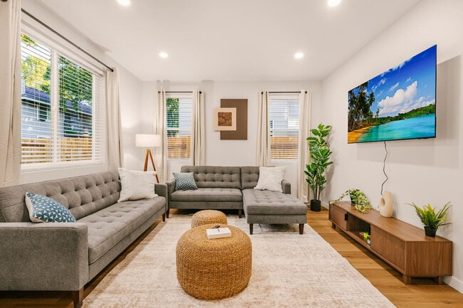 Building Photo - 3202 NW Division St Unit ID1334341P