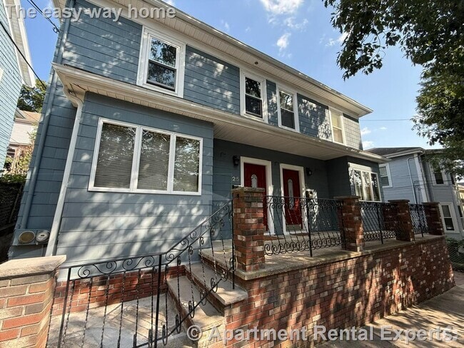 Building Photo - 25 Putnam St Rental
