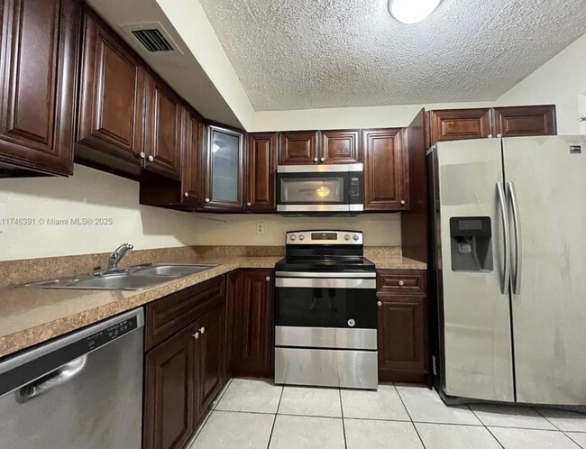 Building Photo - 3600 NW 21st St Unit 407 Rental