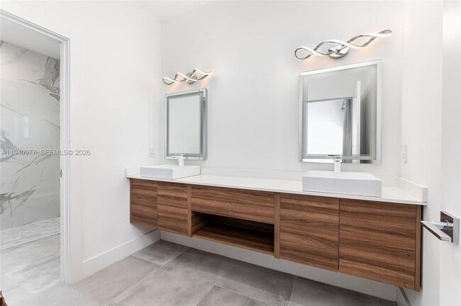 Photo - 2560 NE 199th St