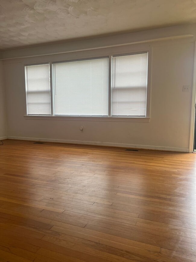 Photo - 11 Markham Dr