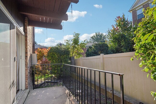 Photo - 505 Kenilworth Ave Unit 4