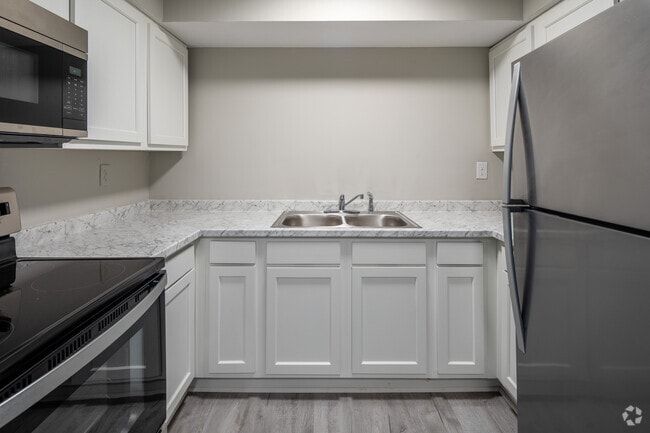 1BR, 1BA - 773SF - Kitchen