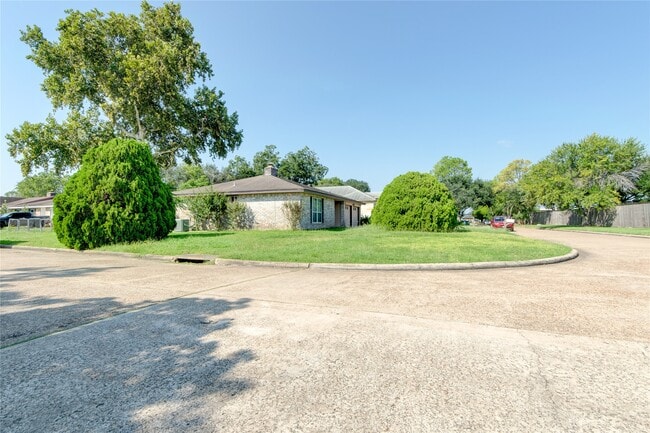 Building Photo - 13011 Harwin Dr Rental