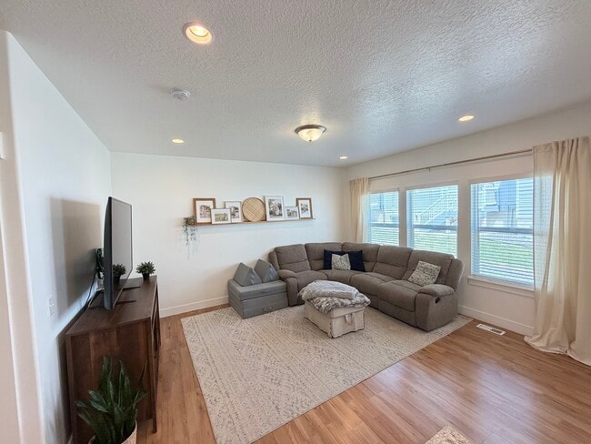 Photo - 4062 W 740 N