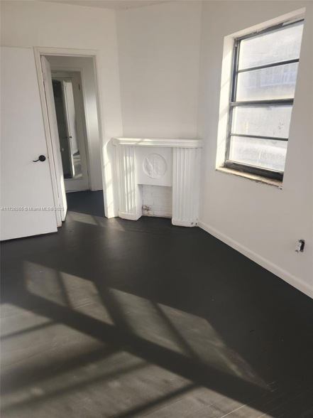 Building Photo - 8918 Collins Ave Unit 3 Rental