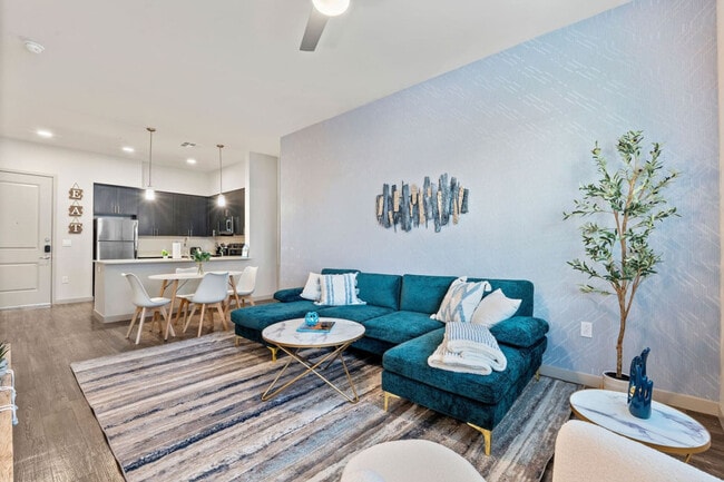 Building Photo - 500 W Broadway Rd Unit ID1366959P