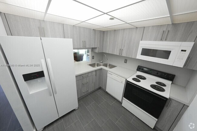 Building Photo - 1470 NE 123rd St Unit A104 Rental