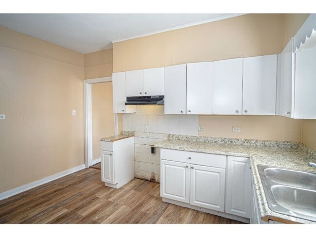 Photo - 907 Iowa St Unit 1