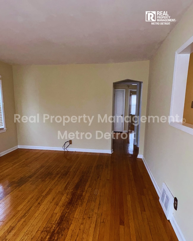 Photo - 823 E Second St