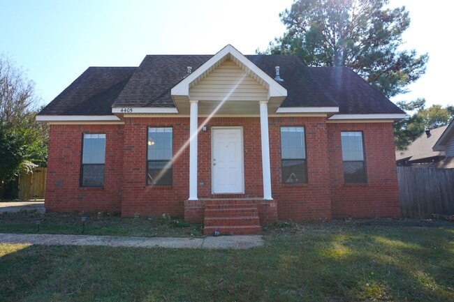 Building Photo - 4 Bedroom Home Within Minutes from NEA Hospital