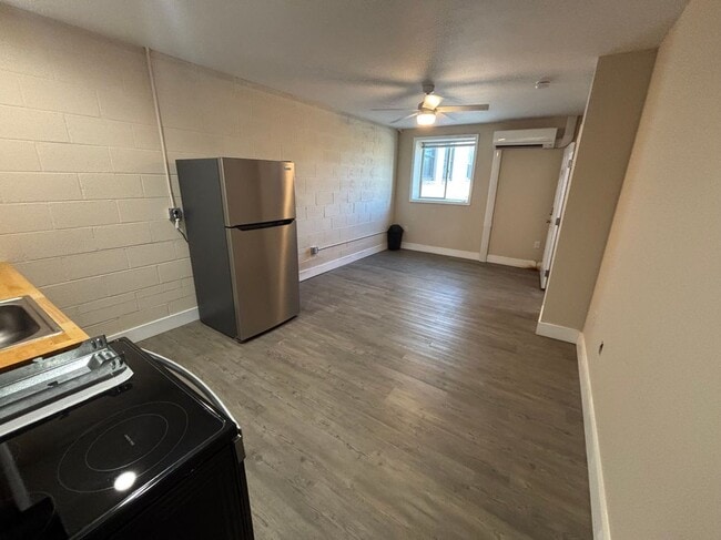 Photo - 637 Washington St