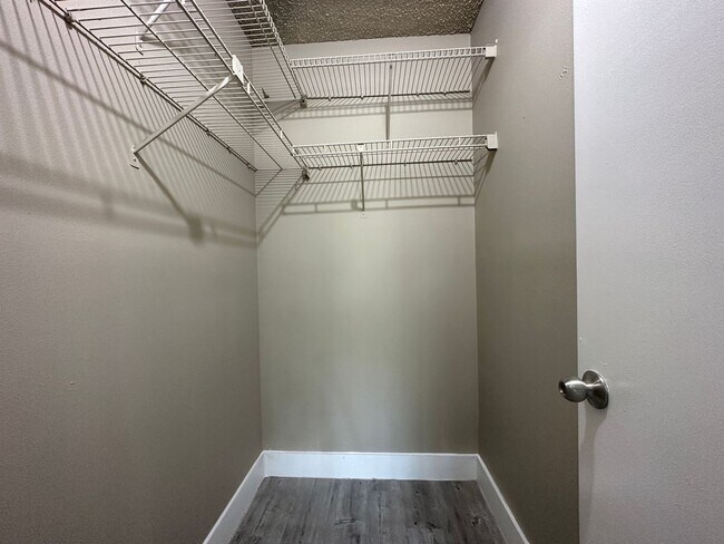 Photo - SPECIALS up to 3 MONTHS FOR FREE ON SELECT UNITS Price Reduced Unit 11585-B2 - Westmount