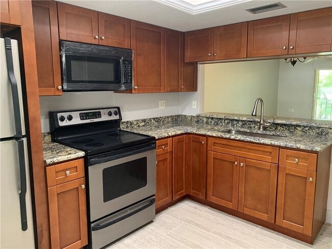 Photo - 208 Palmetto Ct Unit 208