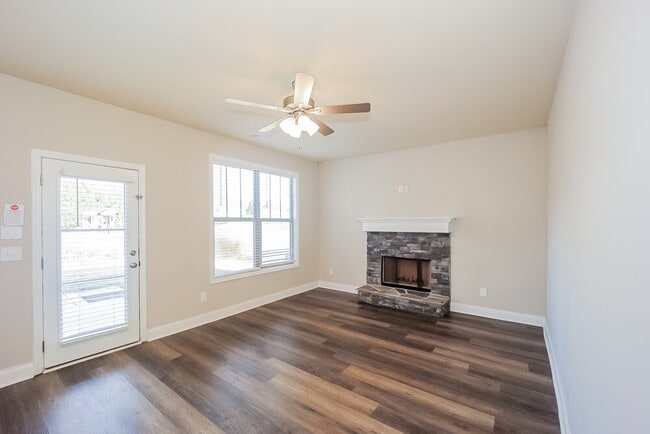 Photo - 425 Flowery Branch Ct